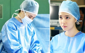 “Bác sĩ” Moon Chae Won căng thẳng trong phòng phẫu thuật