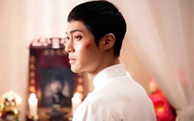 "Người hùng" Kim Hyun Joong diện xường xám trắng, ủ rũ tại tang lễ 