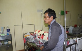 Cha thất thần chăm con bị đa chấn thương trong vụ sập giàn giáo ở Formosa
