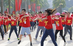 Hàng trăm bạn trẻ nhảy flashmob, xếp bản đồ Tổ quốc chào mừng Quốc khánh