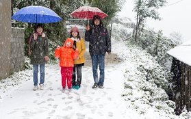 Chùm ảnh: Giới trẻ khoe những khoảnh khắc tuyệt đẹp với tuyết Sa Pa