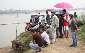 Người dân hiếu kỳ ùn ùn đổ về cầu Thanh Trì, dù gia đình đã tạm dừng tìm kiếm