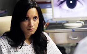 Demi Lovato trở thành... bệnh nhân tâm thần