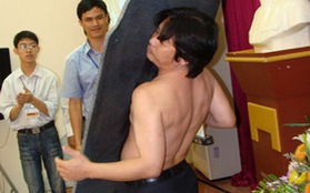 “Người nam châm” hút phiến đá 42kg, phá kỷ lục Việt Nam 