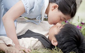 Hàn Quốc "choáng váng" với nụ hôn của cô bé 11 tuổi 