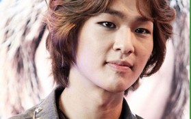 Onew (SHINee) ngã dúi dụi khi trổ tài làm “vũ công đường phố”