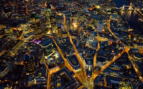 Một London rực sáng trong đêm tối 