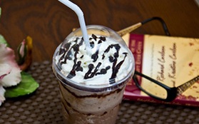 Một ly Mocha chip Frappe mát lạnh nhá!