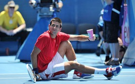 Djokovic lại “diễn hài” trên sân