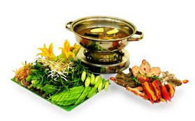 Sài Gòn: Rủ nhau đi ăn, uống tại nhà hàng "Lẩu mắm ăn là khen"