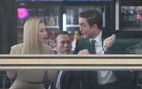 Robert Pattinson phải cười "méo mó" trong dự án mới