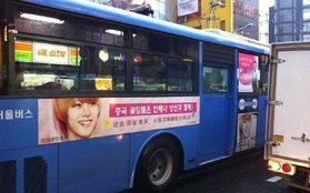 Fans Trung Quốc "trưng" ảnh Heechul lên... 11 chiếc xe bus 