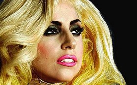 Lady Gaga dùng... máu và lửa để quảng bá cho VMAs 2011