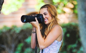 Ngắm Miley "tác nghiệp" cực dễ thương trong So Undercover 