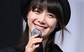 Goo Hye Sun ra dáng nữ đạo diễn chuyên nghiệp