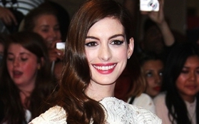 Anne Hathaway trở thành một trong... "Những người khốn khổ"?!