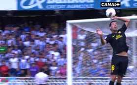 Cận cảnh “trò bẩn” của Busquets trong trận đấu với Real Sociedad