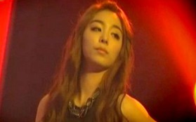 Khán giả Hàn bị hút hồn bởi một nữ thực tập sinh sexy 