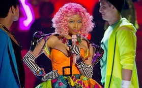 Nicki Minaj, Maroon 5, Kanye diễn bên dàn người mẫu nội y