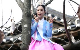 "Nữ hoàng" Eun Jung (T-ara) "vắt vẻo" trên cây! 