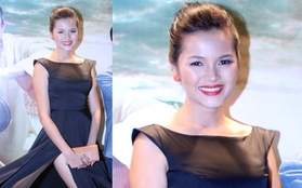 Người đẹp Việt bất ngờ bị... tốc váy trong buổi ra mắt phim "Cột mốc 23"