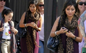 Brenda Song rạng rỡ đi ăn trưa cùng gia đình nhà Cyrus 