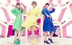 Girlgroup Kpop diện áo choàng tắm để quay MV 