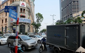 Giao thông Sài Gòn hỗn loạn trong ngày đầu làm đường hoa Tết Ất Mùi 