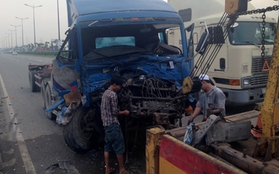 TP. HCM: Container mất lái gây tai nạn, tài xế nguy kịch