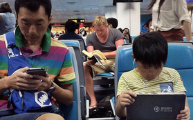 Những hình ảnh đối lập gây chú ý tại sân bay Bangkok