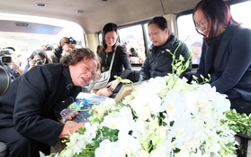 Người thân đau đớn đón di hài 3 mẹ con người Việt tử nạn trên chuyến bay MH17