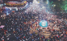 Chùm ảnh: Choáng với cảnh tắc đường đêm Noel tại Hà Nội