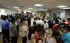 Người Singapore xếp hàng dài ngoài bệnh viện chờ tin ông Lý Quang Diệu 