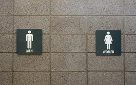 Mỹ: Người chuyển giới có thể bị phạt 4.000 USD vì sử dụng nhà vệ sinh không đúng