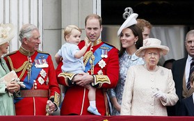 Tiểu Hoàng tử Anh Quốc cực tinh nghịch trong lễ mừng sinh nhật Nữ hoàng Elizabeth II