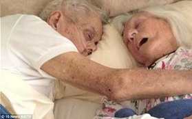 Khoảnh khắc xúc động: Cặp vợ chồng ôm nhau qua đời sau 75 năm chung sống