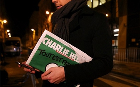 Họa sĩ tòa soạn Charlie Hebdo thoát chết do ngủ quên