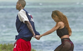 Rihanna tay trong tay với Chris Brown