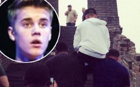 Justin Bieber gây phẫn nộ khi để vệ sỹ cõng lên Vạn Lý Trường Thành
