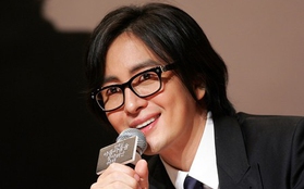 Bae Yong Joon hẹn hò với bồ trẻ kém 14 tuổi