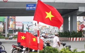 TP.HCM:  Đường phố rợp cờ sắc đỏ trong dịp đại lễ Quốc khánh 2-9