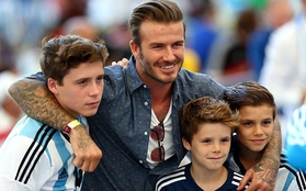 4 bố con Beckham bảnh bao trên khán đài World Cup