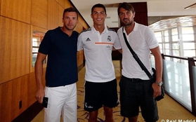 Maldini, Shevchenko tươi tắn pose ảnh cùng Ronaldo