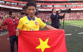 Cờ Việt Nam tung bay cùng “Running Man” Vũ Xuân Tiến trên SVĐ của Arsenal