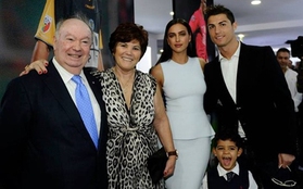 Con trai Ronaldo cười rạng rỡ trong ngày khai trương bảo tàng của bố