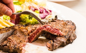 Đến VinaOne thưởng thức thịt bò dinh dưỡng phong cách Mỹ - Aging Black Angus Beef