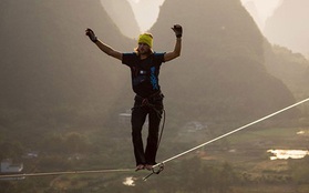 Màn biểu diễn đi dây trên không mạo hiểm dài 375m, cao 100m lập kỷ lục Guinness