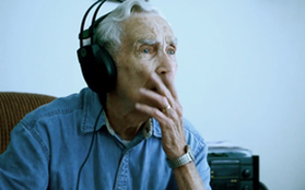 Bản tình ca của người đàn ông 96 tuổi đứng đầu bảng xếp hạng Itunes
