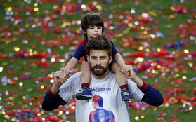 Con trai Messi, Pique... ngộ nghĩnh ăn mừng chức vô địch của Barcelona