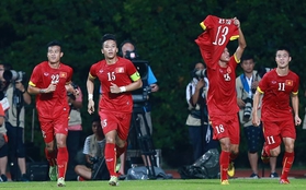 Xúc động: Cầu thủ U23 Việt Nam tặng bàn thắng cho đồng đội bị chấn thương nặng